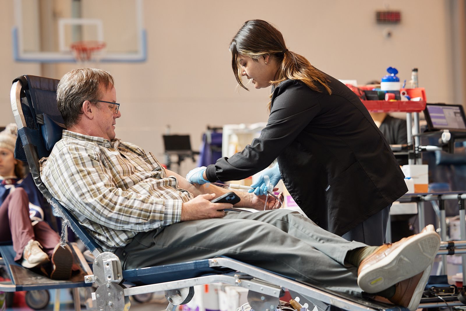donor giving blood