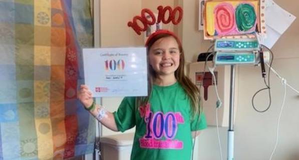 Avari with 100th blood transfusion certificate